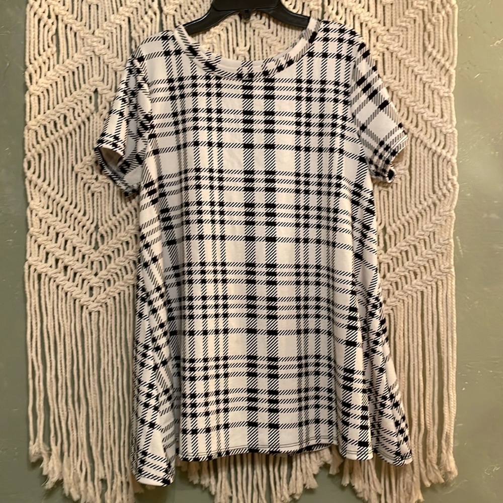 Black And White shortsleeved Top